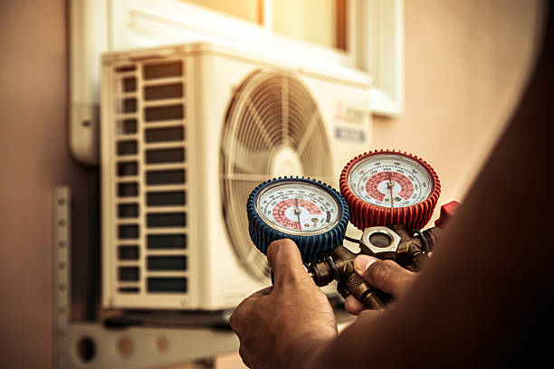 Professional Ac Installation technician working in Holtsville, NY